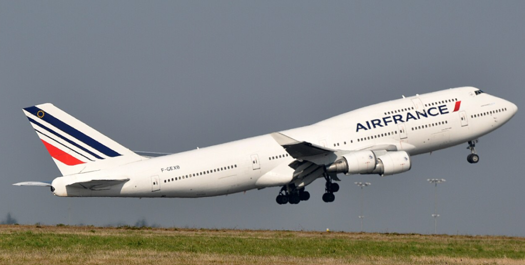 Air France s’aligne avec les compagnies low cost en facturant un supplément pour les bagages cabine