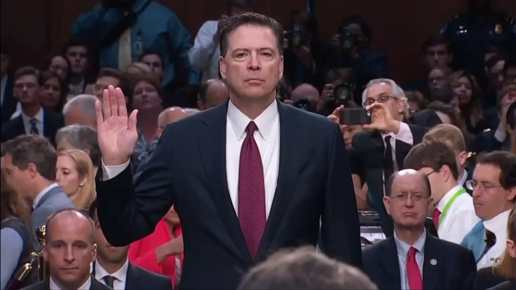 L’ex-directeur du FBI James Comey est inculpé de “menace contre la vie” de Donald Trump, annonce le ministre de la Justice américain