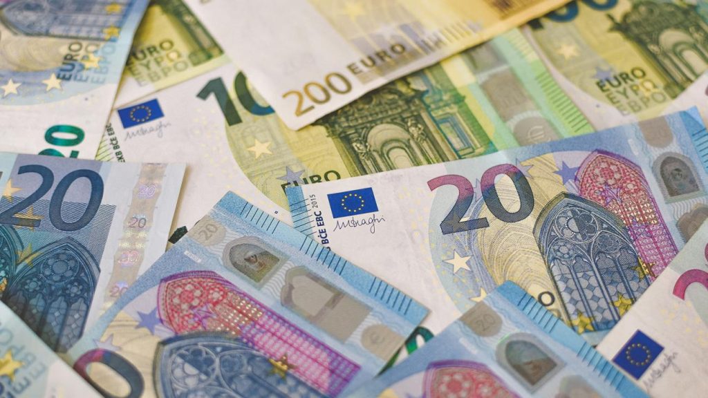 Plafonner les espèces : ce que prépare l’Union européenne pour 2027
